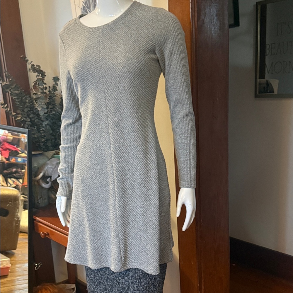 Gap Gray Long Sleeve pleated diagonal pattern long floaty top size small
